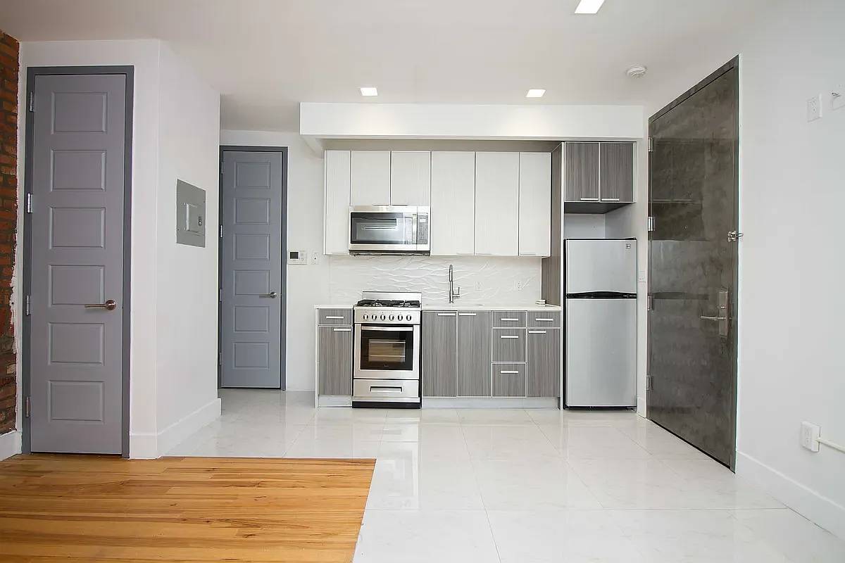 Photo - 1133 Rhinelander Ave Unit 4