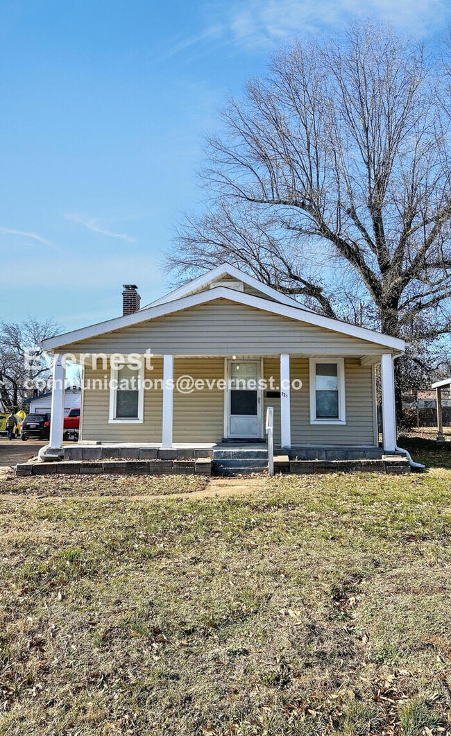 Building Photo - 221 La Motte Ln