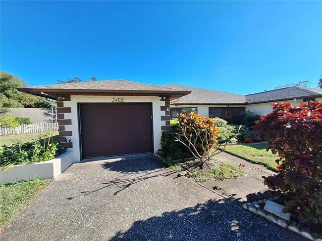 Photo - 3462 MacLaren Dr