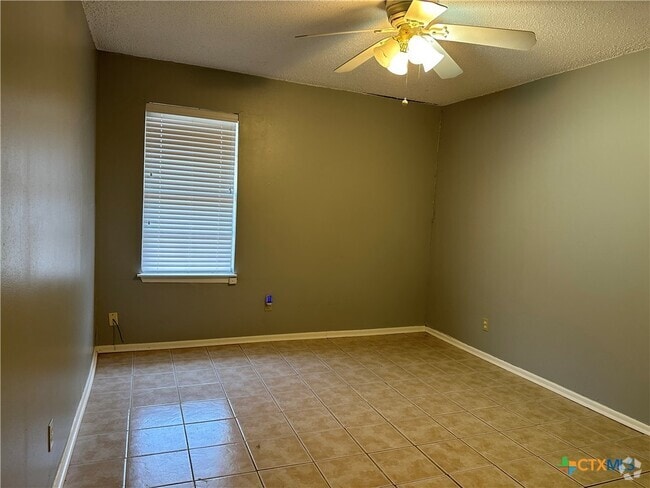 Building Photo - 1051 Country Club Dr Unit 27 Rental