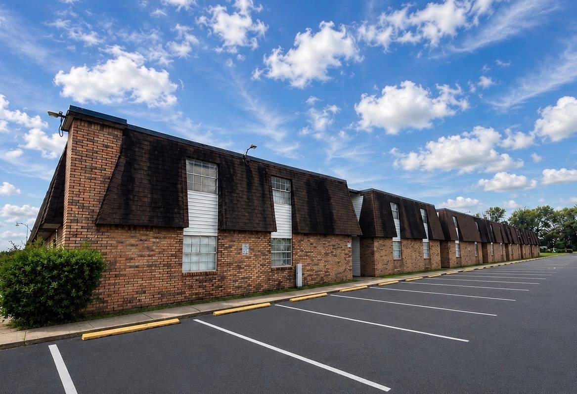 Fountain Lakes Apartments - Fountain Lakes Apartments