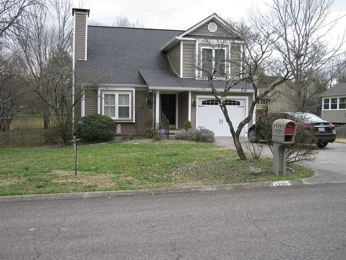 Knoxville 37922 - call Howard Grower 865-7... - Knoxville 37922 - call Howard Grower 865-7... House