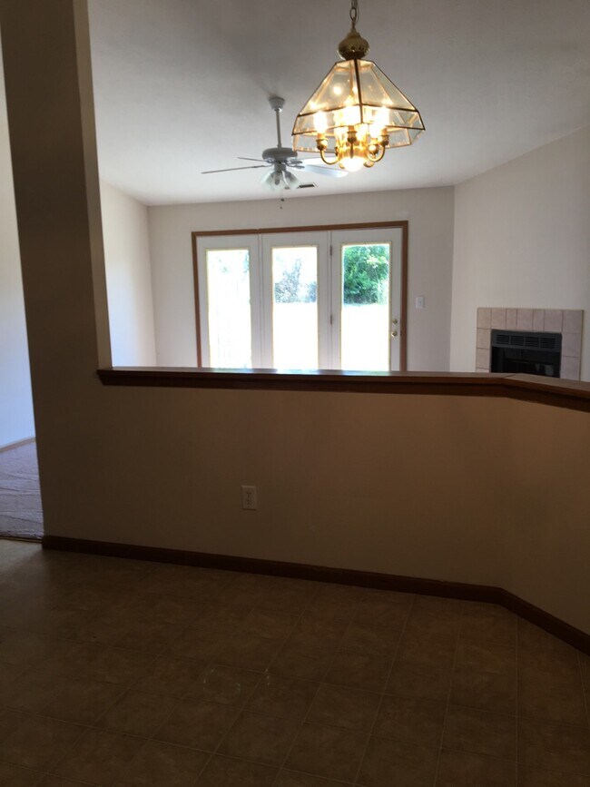 Photo - 3519 Thornhill Cir E