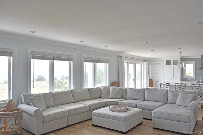 Photo - 561 Dune Rd
