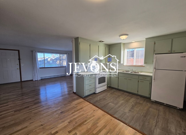 Photo - $250 Off First Month's Rent! Easy access to Nob Hill Blvd, 16th Ave, and Summitview Ave for commu...