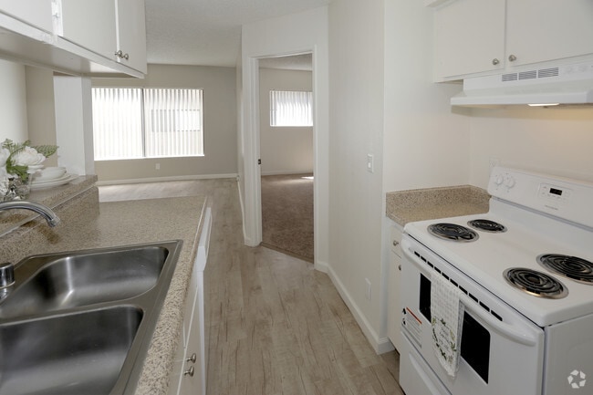 2BR, 2BA - 830 SF