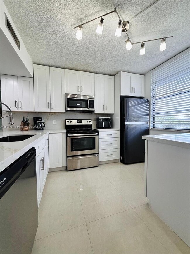 Photo - 1528 Whitehall Dr Unit #405