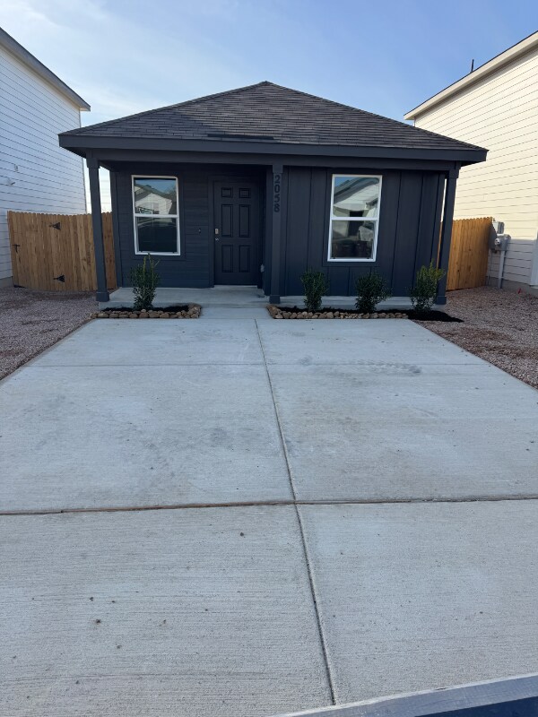 Photo - 2058 Zephyr Lily