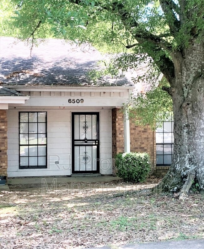 Photo - 6509 Birkenhead Rd