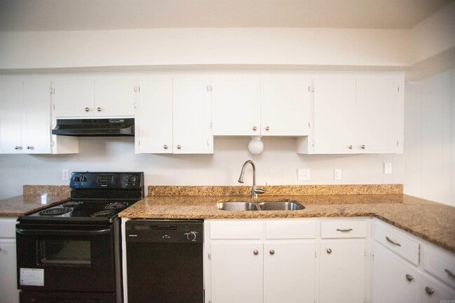 Photo - 3017 Parkway Dr Unit 6