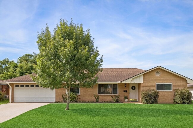 Building Photo - 8922 Springview Ln