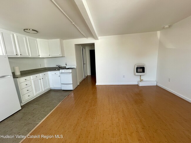 Photo - 434 Warren St
