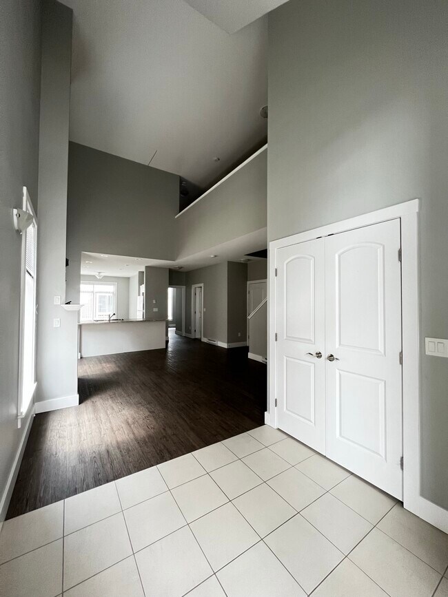 Photo - 11703-11102 102 St