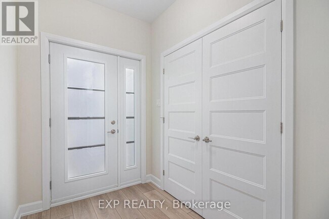 Photo - 914 Chablis Cres