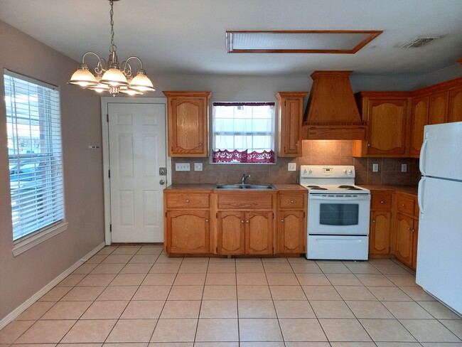 Building Photo - 715 S Dfw Dr Unit #2