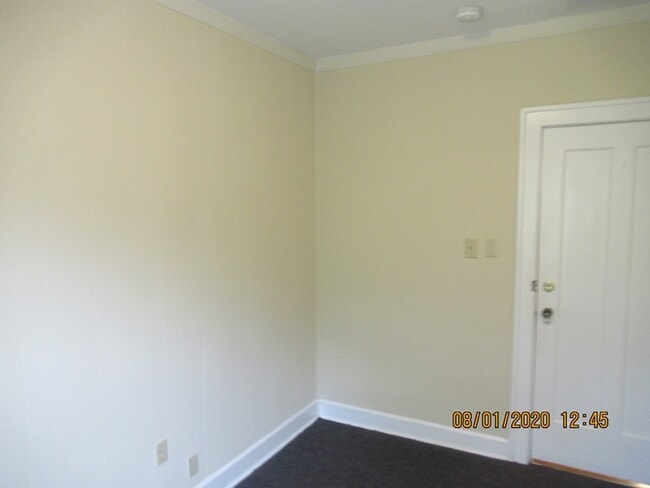 Photo - 719 E 7th St