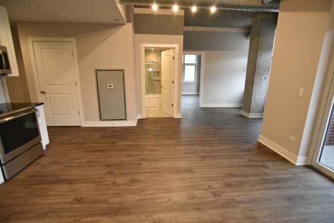 Photo - 3833 N Broadway Unit 722