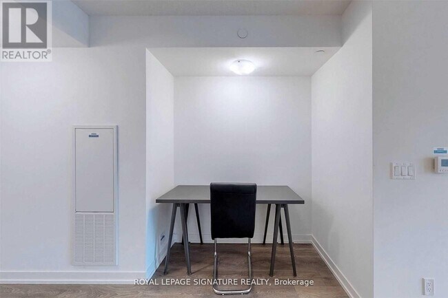 Photo - 60 Shuter St Unit 807