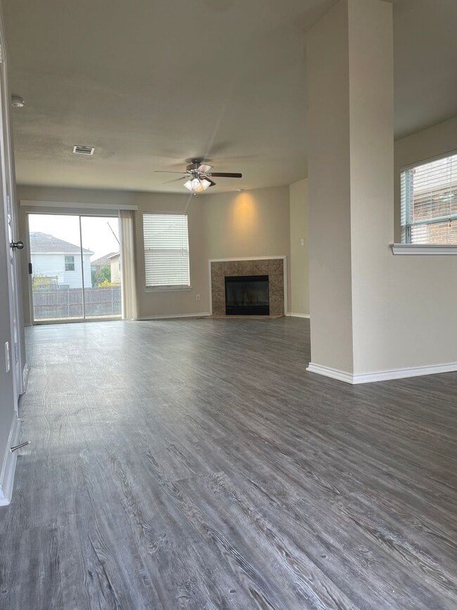 Photo - 2140 Biggs St