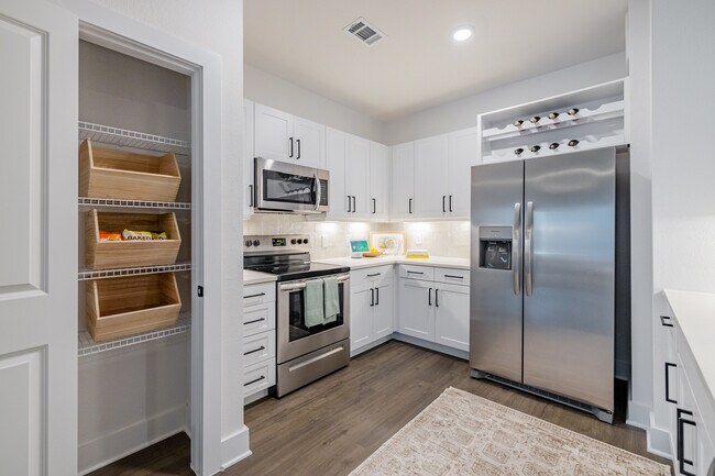 B1 Kitchen - Forayna Vintage Park Apartments