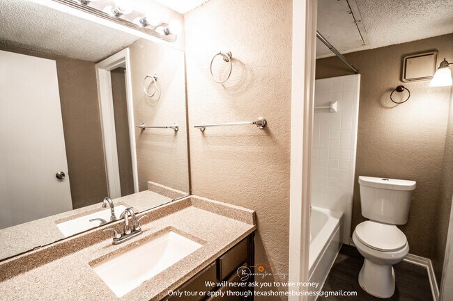 Photo - 1811 San Rafael St Townhome