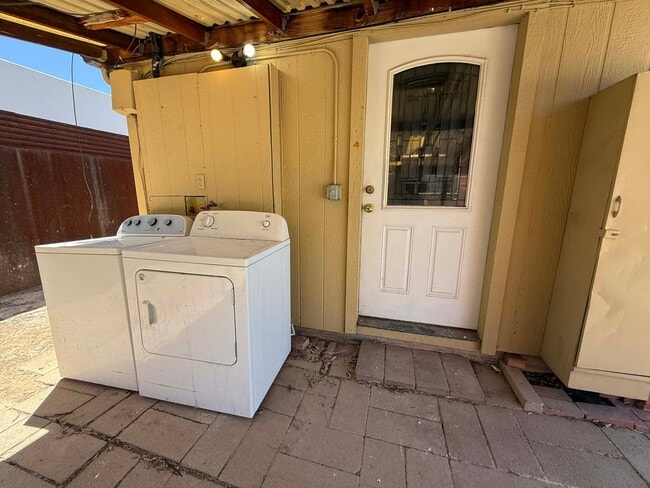 Photo - 1137 E Adelaide Dr