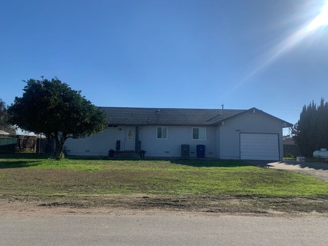 Building Photo - 3 Bedroom 2 Bath in country coming soon