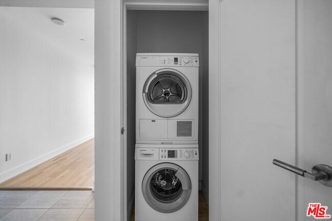 900 W Olympic Blvd Unit 36I