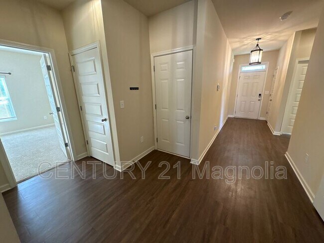 Photo - 3061 White Gate Lp