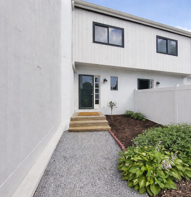 Building Photo - 624 Summit House Unit 624