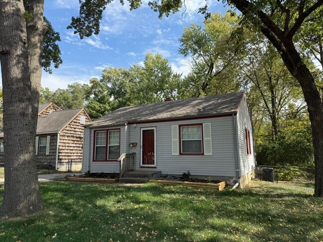 Building Photo - 2 Bed / 1 Bath Home Near Ward Parkway – Ch...