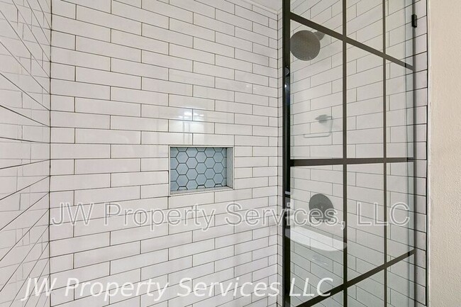 Photo - 5225 Magazine St