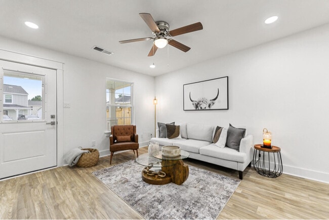 Photo - 1016 Middle Ln