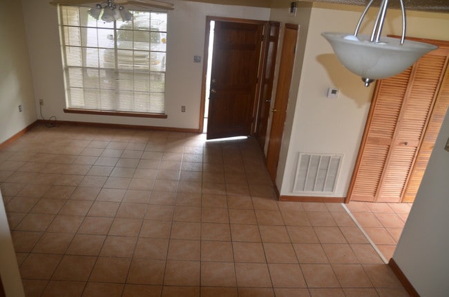 Photo - 3535 Yorkfield Dr