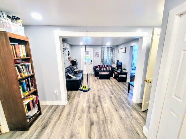 Building Photo - 43 N Highland St Unit 2