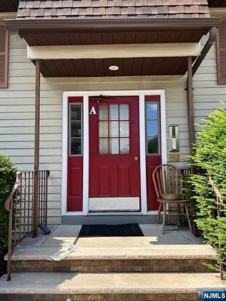 Building Photo - 385 Midland Ave Unit 4 Rental