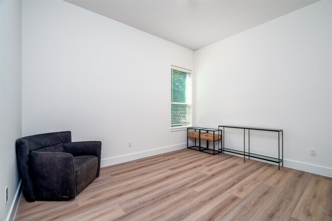 Photo - 112 Tolima Dove St