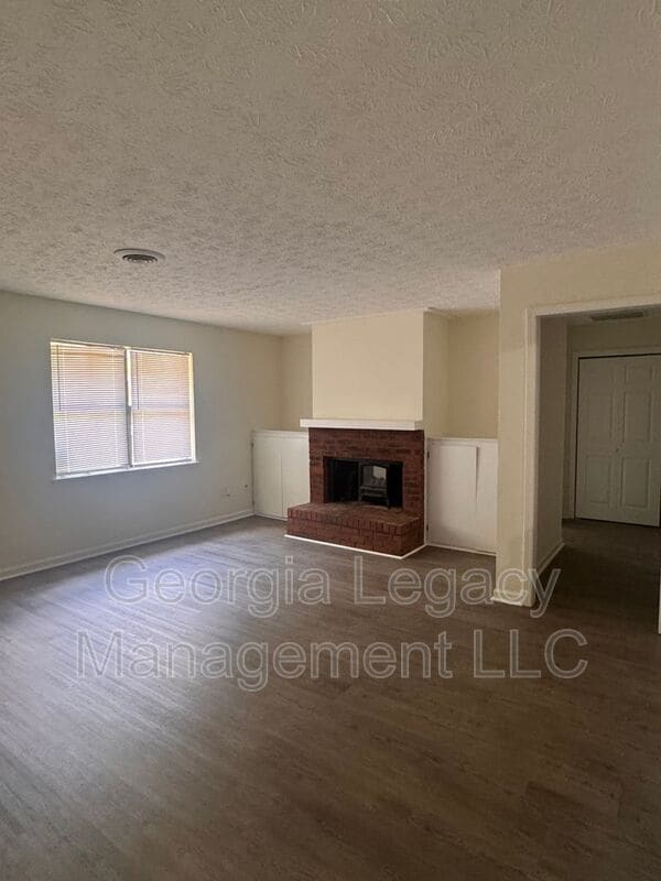 Photo - 1120 Sweetwater Cir