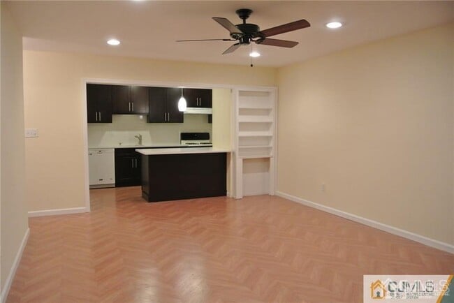 Building Photo - 20 New Rd Unit 7