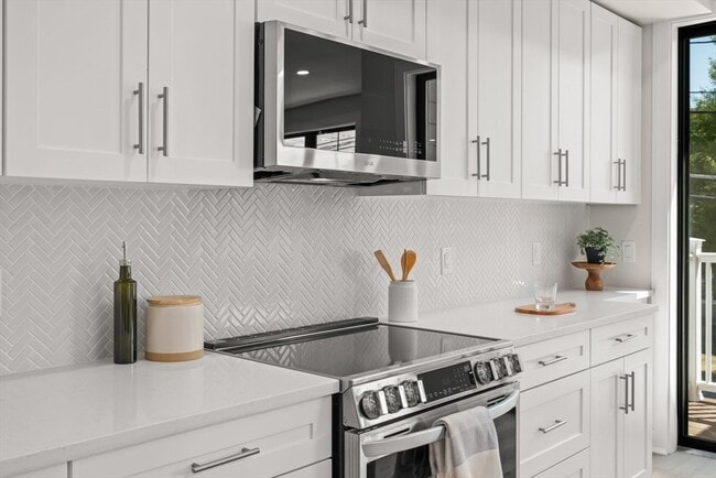 Building Photo - 260 Elm St Unit 301