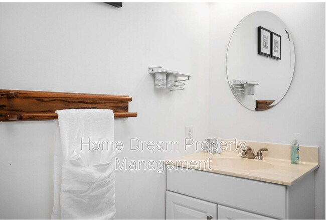 Photo - 11 Endicott Ln