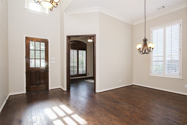 Photo - 35 Winhall Pl