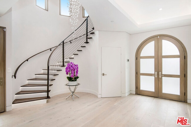 Building Photo - 245 S La Peer Dr Rental