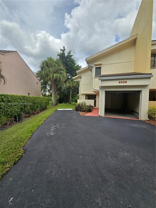 Building Photo - 9023 NW 38th Dr Rental