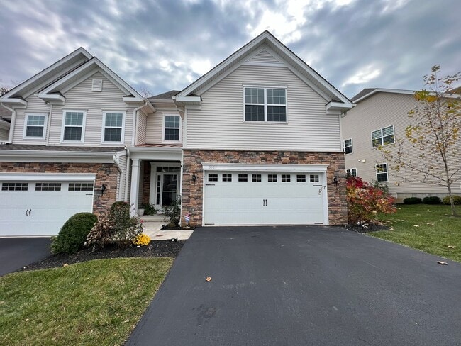 Building Photo - Luxurious 4-Bedroom Corner Townhome in Newtown Square! Available mid-April!