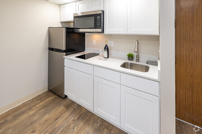 1BR, 1BA - 550SF - 750SF - Kitchen