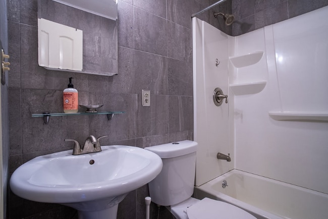 Photo - 789 Lake Ave NE Unidad 2