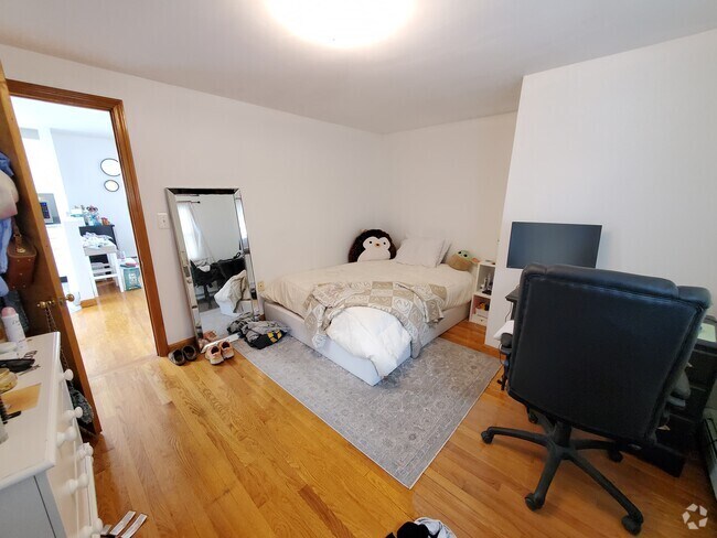 Building Photo - 66 Brooks St Unit 3 Rental