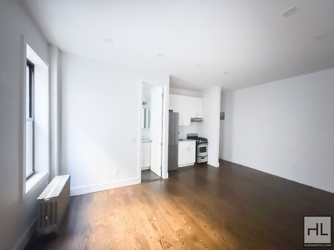 Building Photo - EASTERN PARKWAY / Spacious Crown Heights 1...