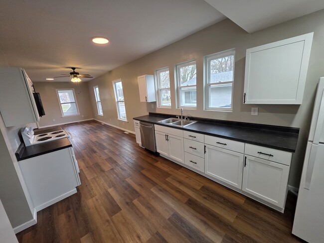 Building Photo - 311 19th Pl